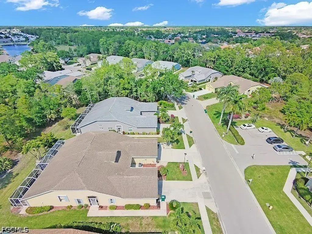 5313 Whitten Drive Naples FL 34104