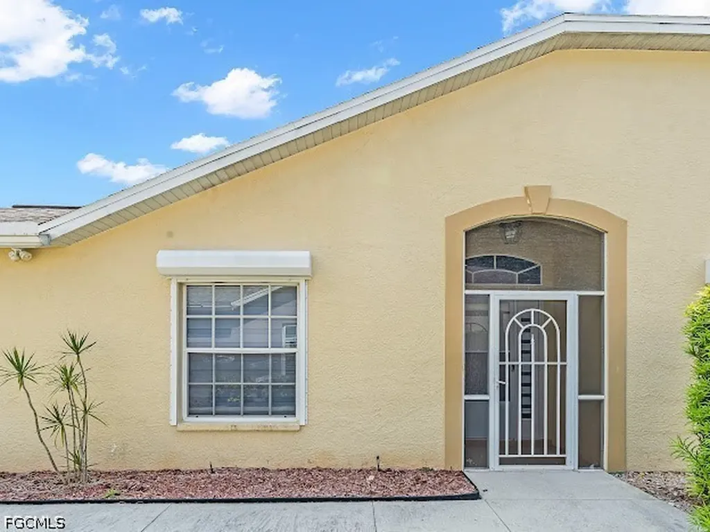 5313 Whitten Drive Naples FL 34104