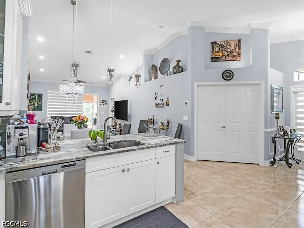 5313 Whitten Drive Naples FL 34104