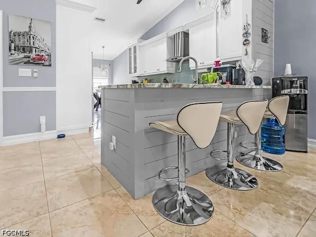 5313 Whitten Drive Naples FL 34104