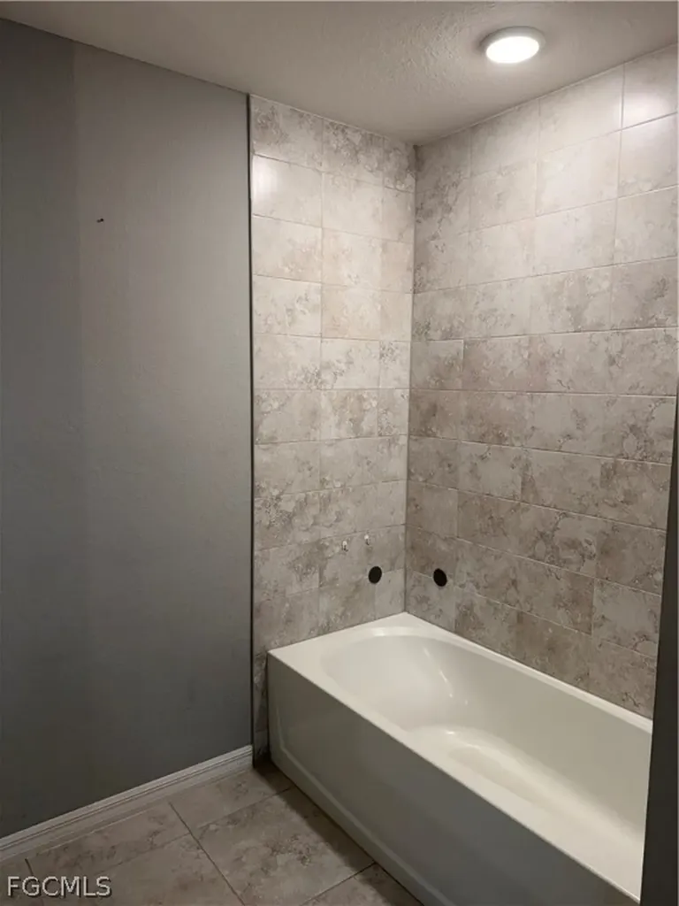 910 NW 8th Terrace Cape Coral FL 33993