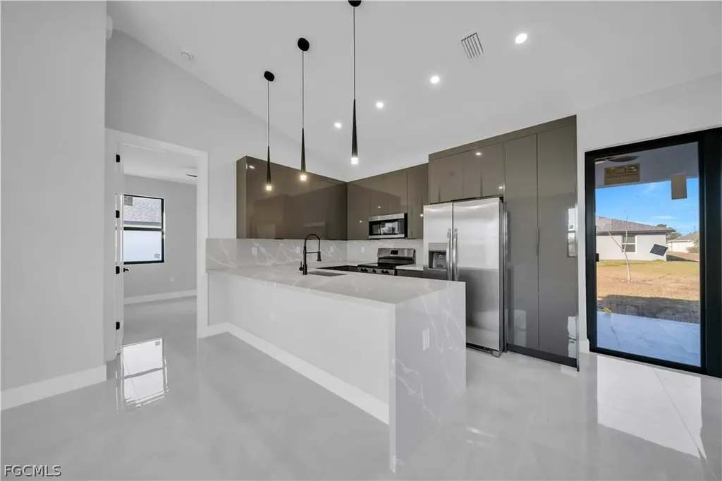 1120 NW 20th Place Cape Coral FL 33993