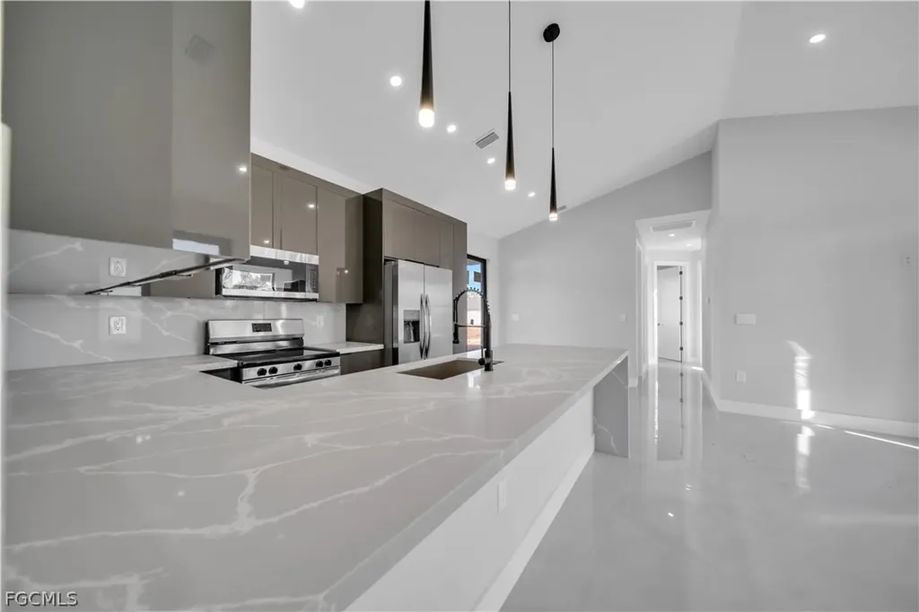 1120 NW 20th Place Cape Coral FL 33993