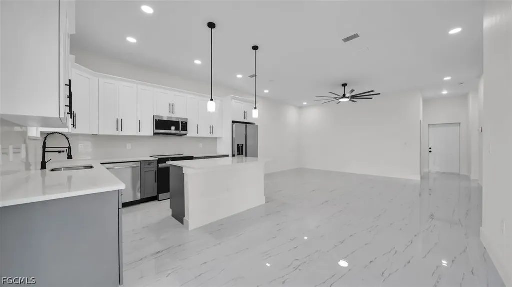 4662 29th Street SW Lehigh Acres FL 33973