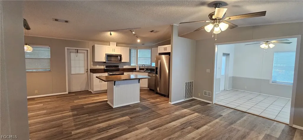8410 Wagon Wheel Circle North Fort Myers FL 33917
