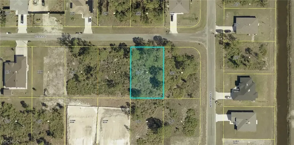 1076 Bells Street E Lehigh Acres FL 33974