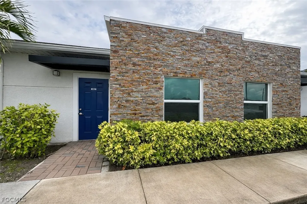 3303 SW 8th Place Cape Coral FL 33914