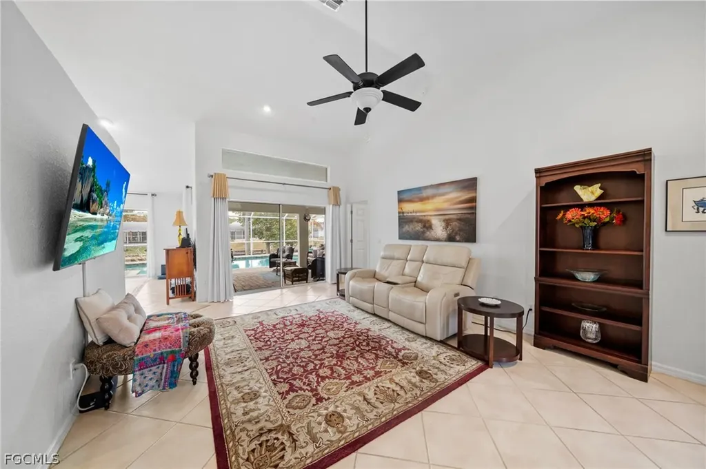 1007 SE 23rd Avenue Cape Coral FL 33990