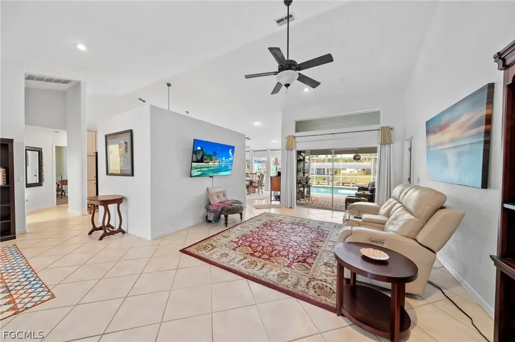 1007 SE 23rd Avenue Cape Coral FL 33990