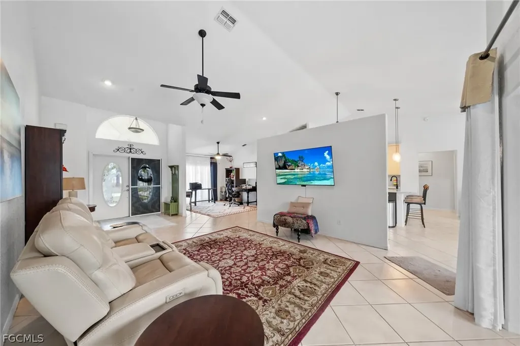 1007 SE 23rd Avenue Cape Coral FL 33990