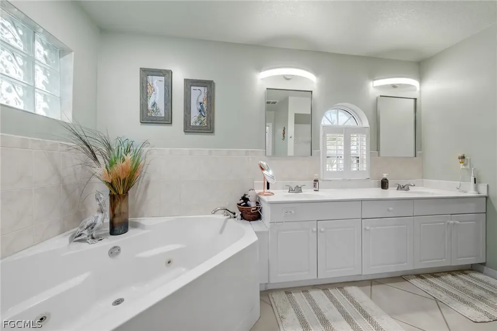 1007 SE 23rd Avenue Cape Coral FL 33990