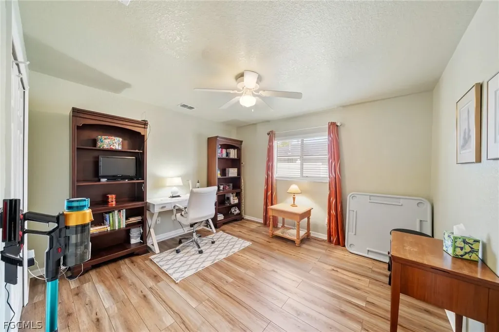 1007 SE 23rd Avenue Cape Coral FL 33990