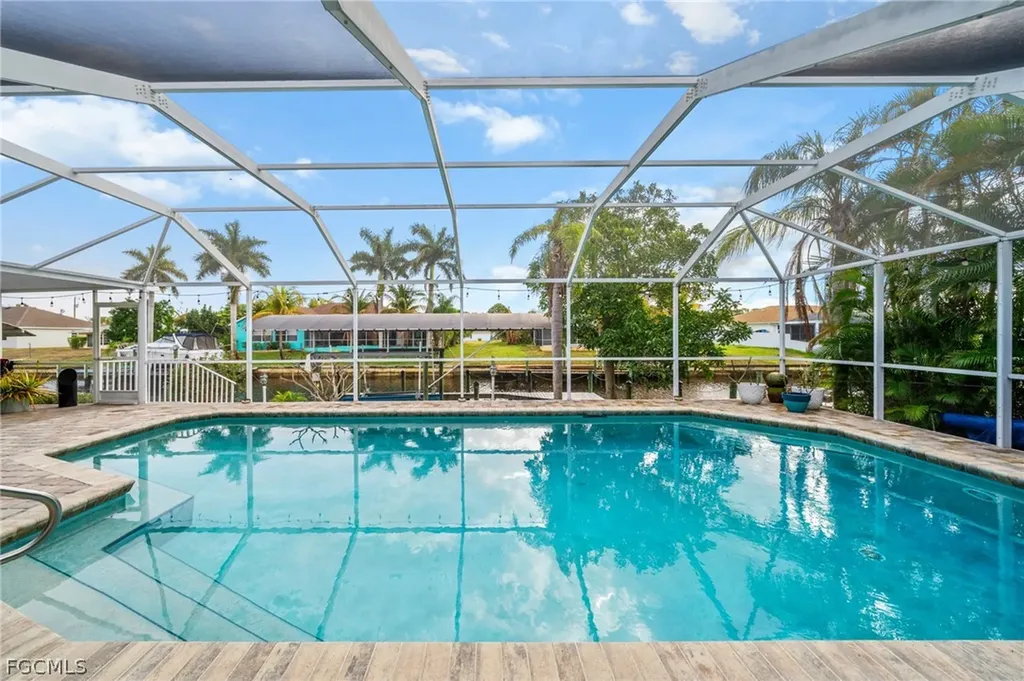 1007 SE 23rd Avenue Cape Coral FL 33990