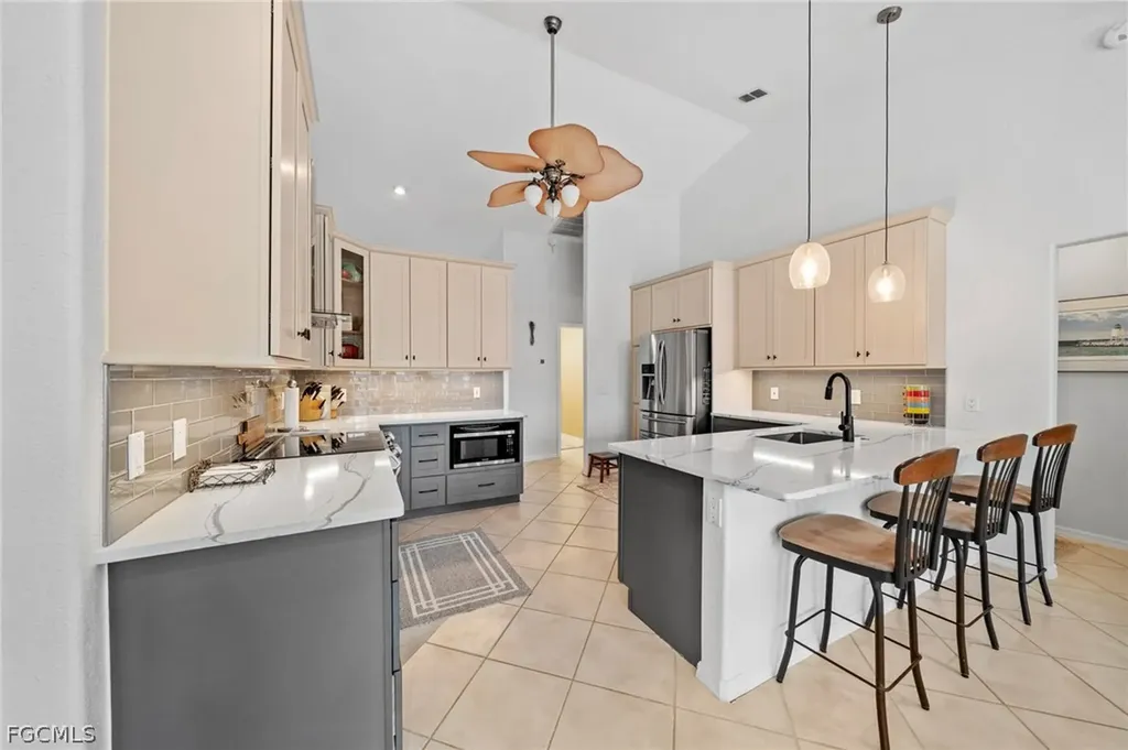 1007 SE 23rd Avenue Cape Coral FL 33990