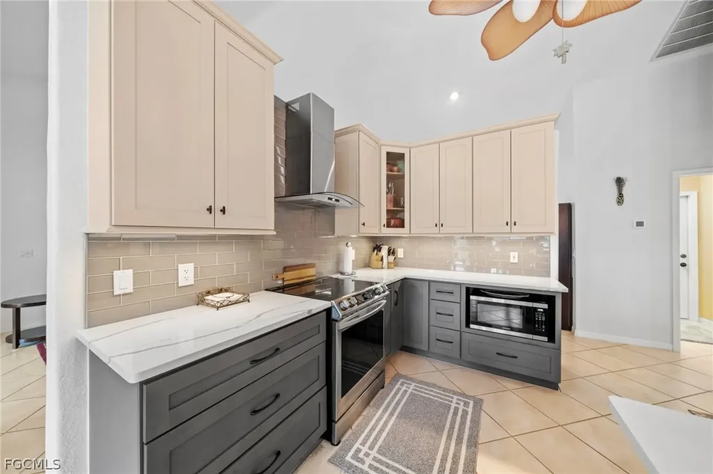 1007 SE 23rd Avenue Cape Coral FL 33990