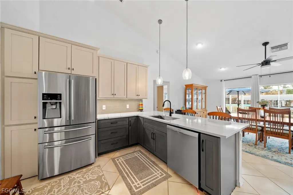 1007 SE 23rd Avenue Cape Coral FL 33990