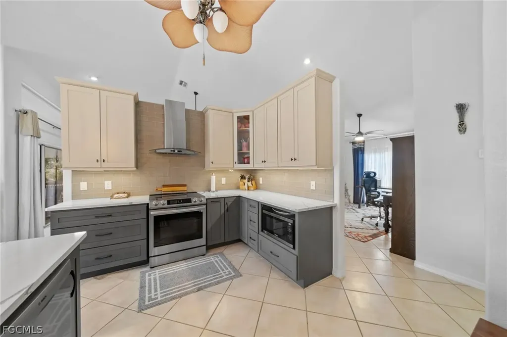 1007 SE 23rd Avenue Cape Coral FL 33990