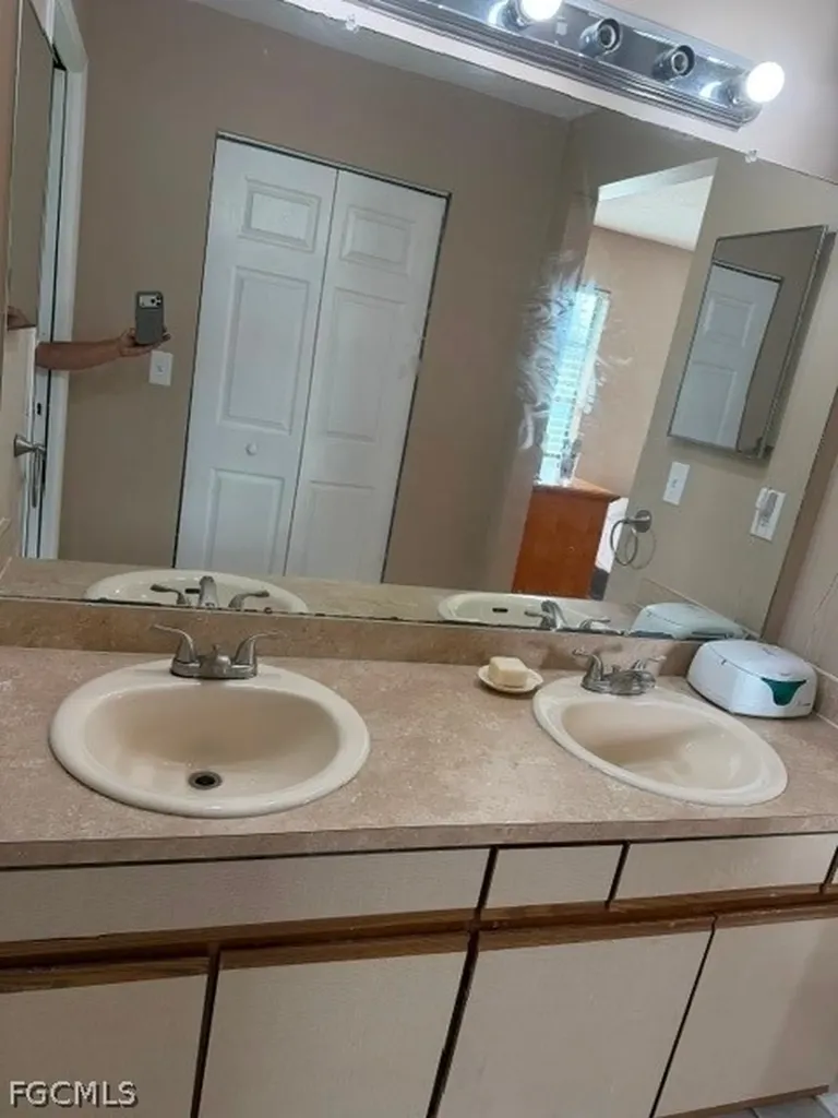 322 SE 46th Lane Cape Coral FL 33904
