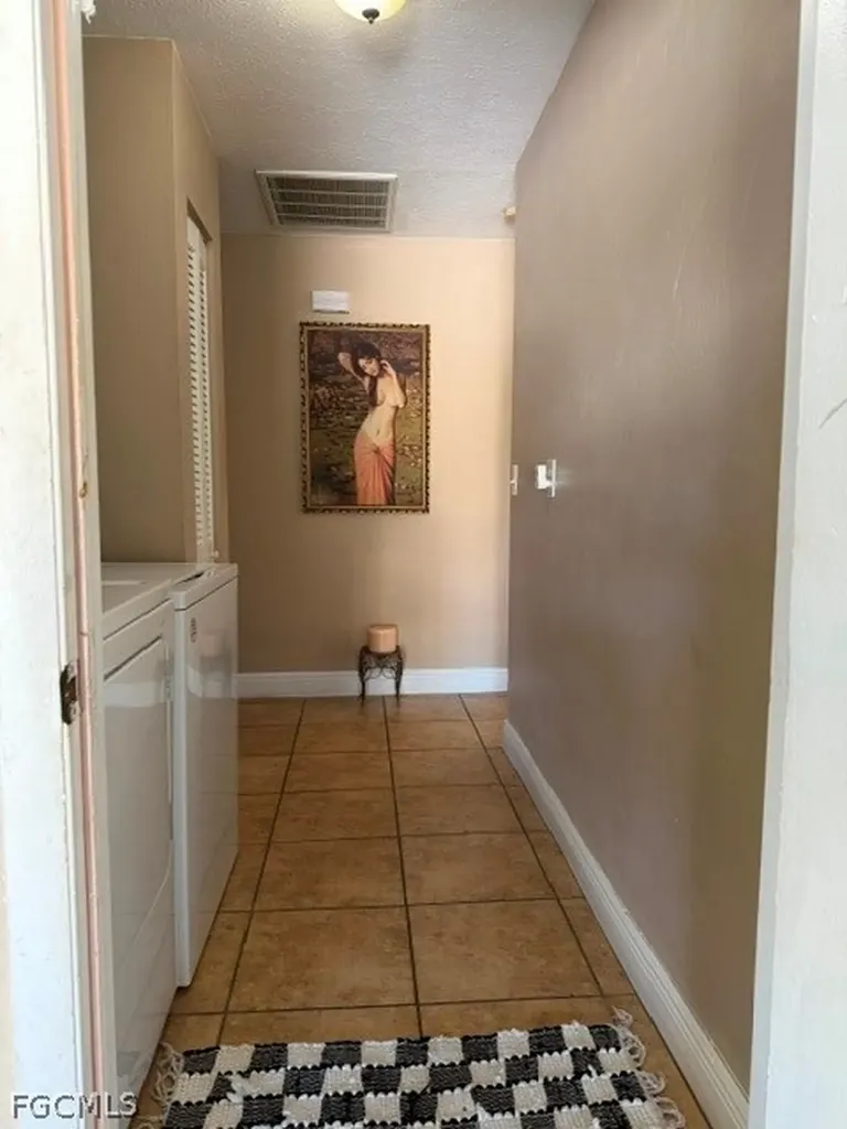 322 SE 46th Lane Cape Coral FL 33904