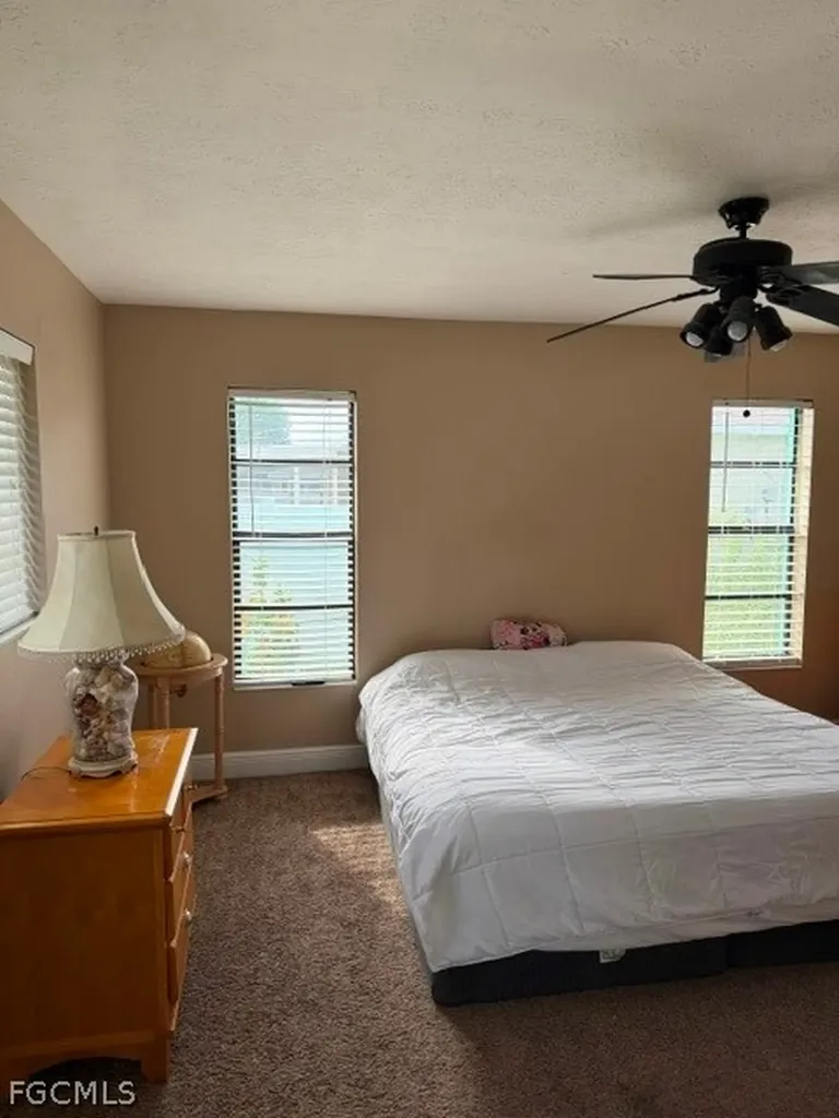 322 SE 46th Lane Cape Coral FL 33904