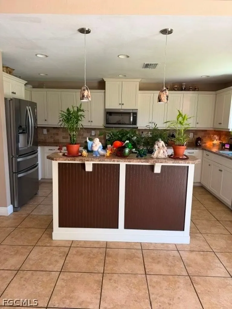 322 SE 46th Lane Cape Coral FL 33904
