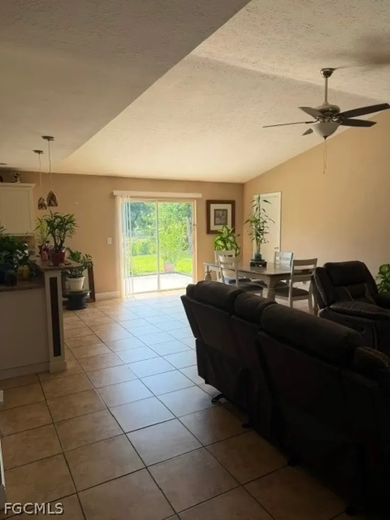 322 SE 46th Lane Cape Coral FL 33904
