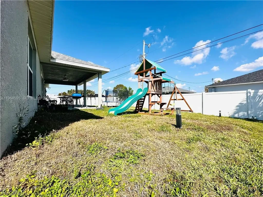 1137 NE 4th Place Cape Coral FL 33909