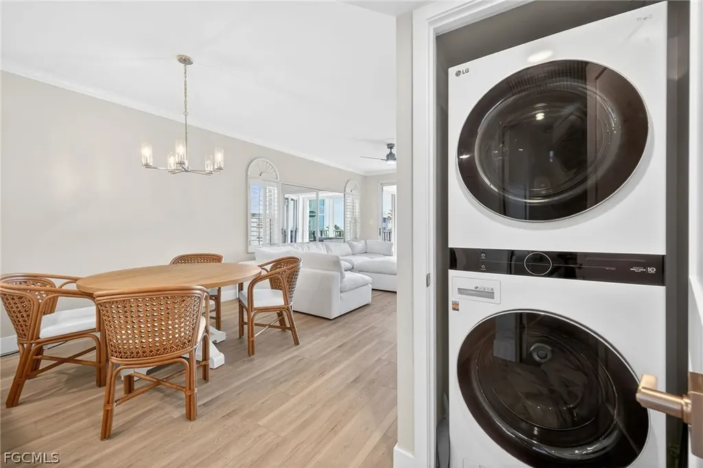 255 Periwinkle Way Sanibel FL 33957