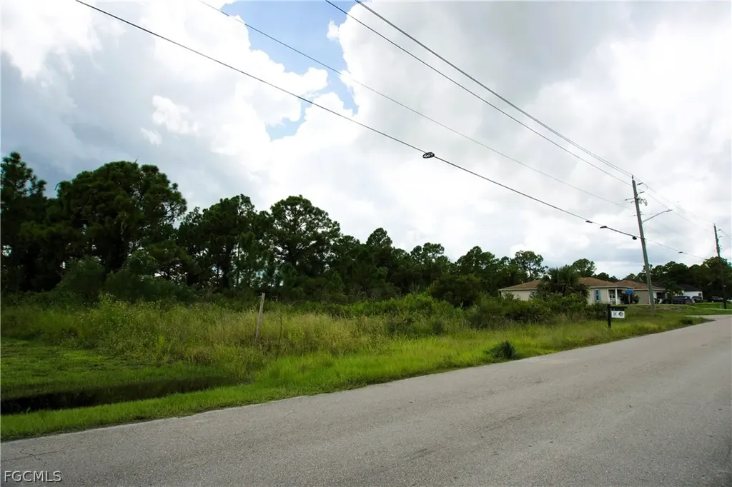2807 42nd Street W Lehigh Acres FL 33971