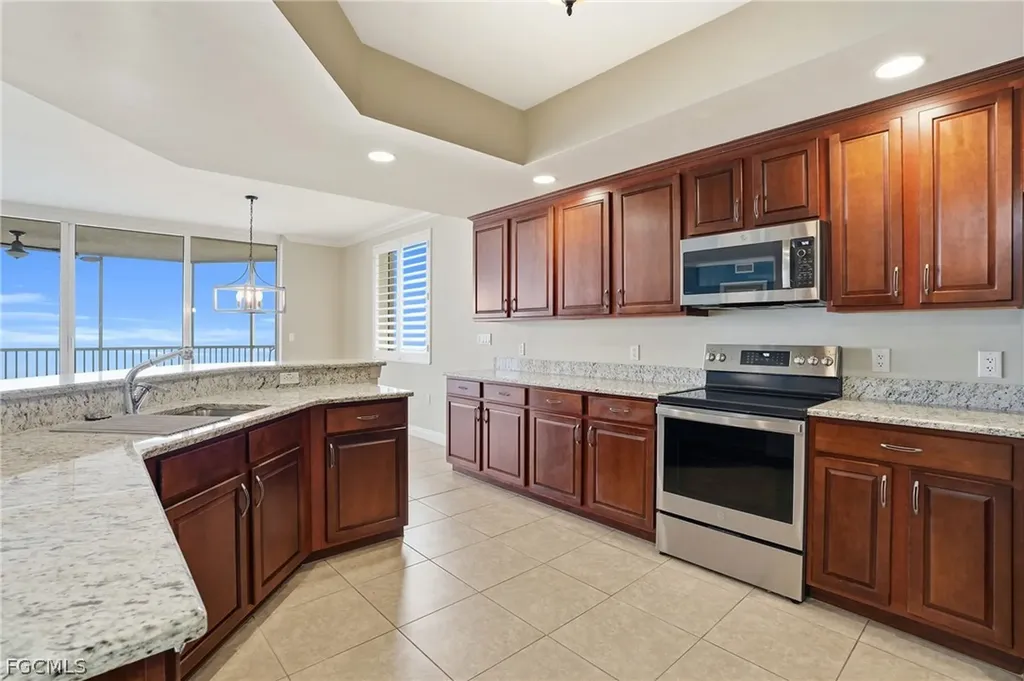 2090 W 1st Street Fort Myers FL 33901