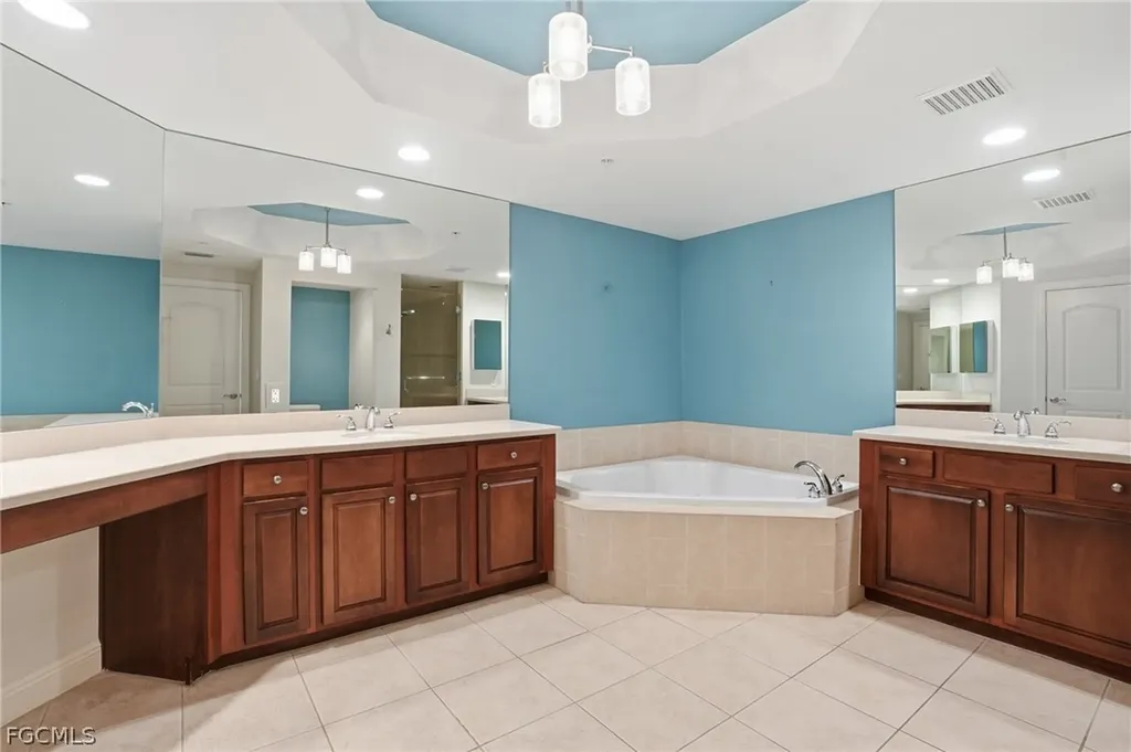 2090 W 1st Street Fort Myers FL 33901