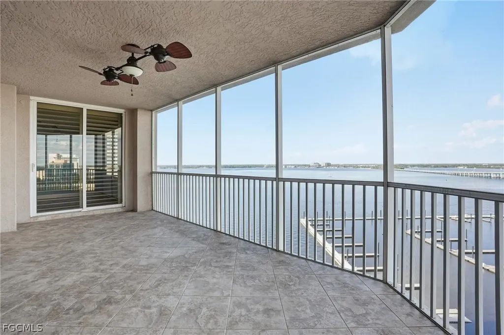 2090 W 1st Street Fort Myers FL 33901