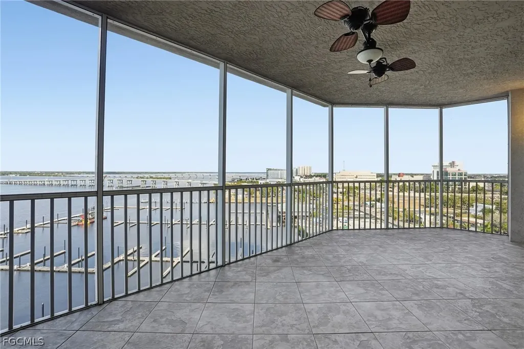 2090 W 1st Street Fort Myers FL 33901