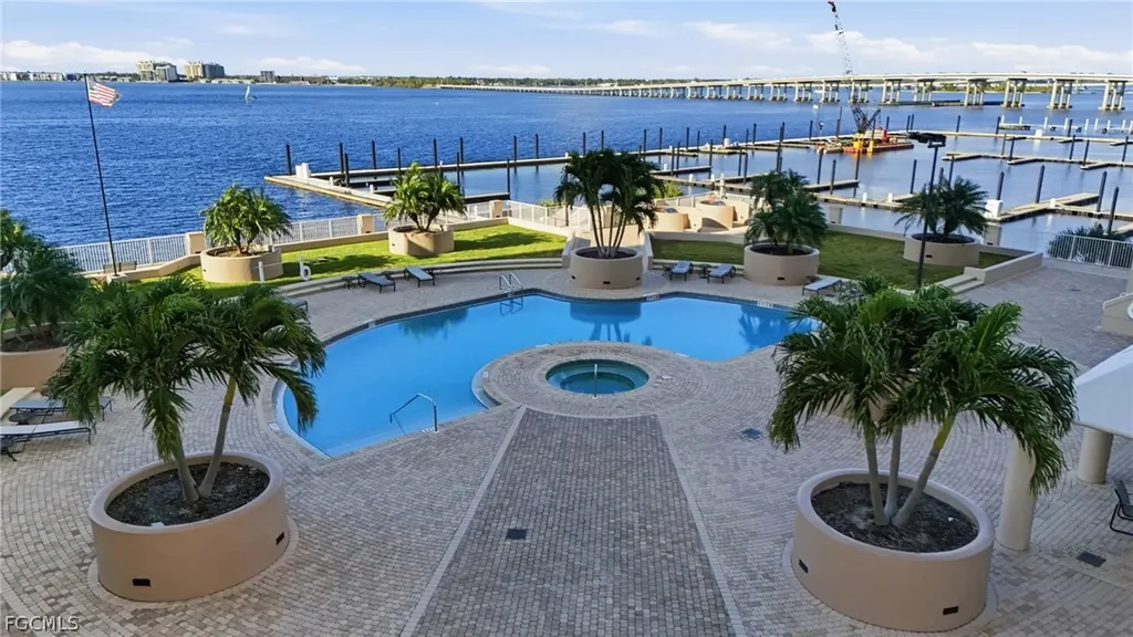 2090 W 1st Street Fort Myers FL 33901