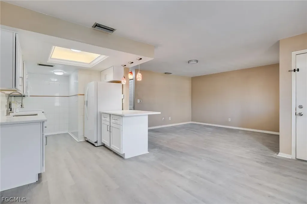 1113 Cape Coral Parkway W Cape Coral FL 33914