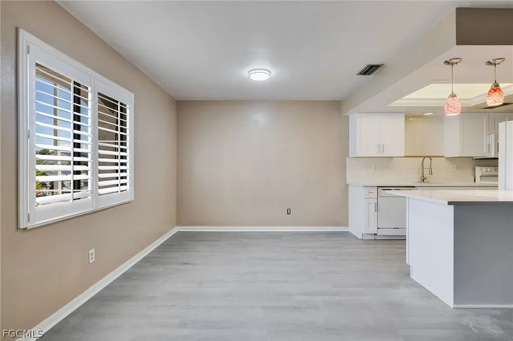 1113 Cape Coral Parkway W Cape Coral FL 33914