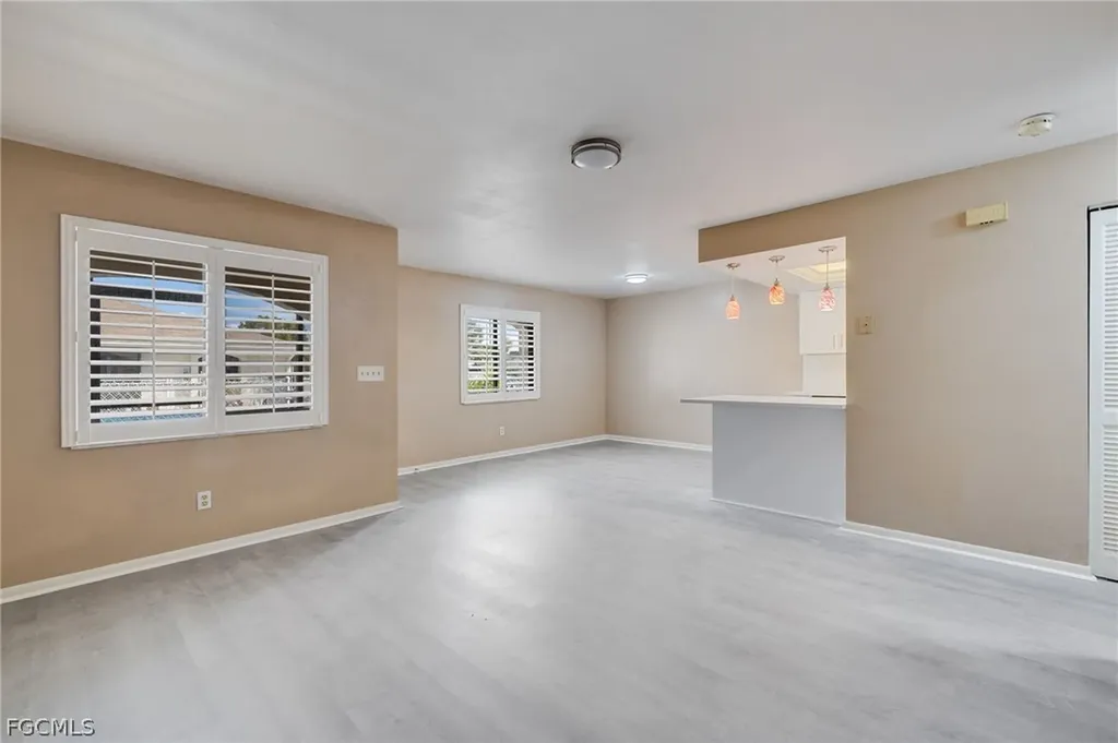 1113 Cape Coral Parkway W Cape Coral FL 33914