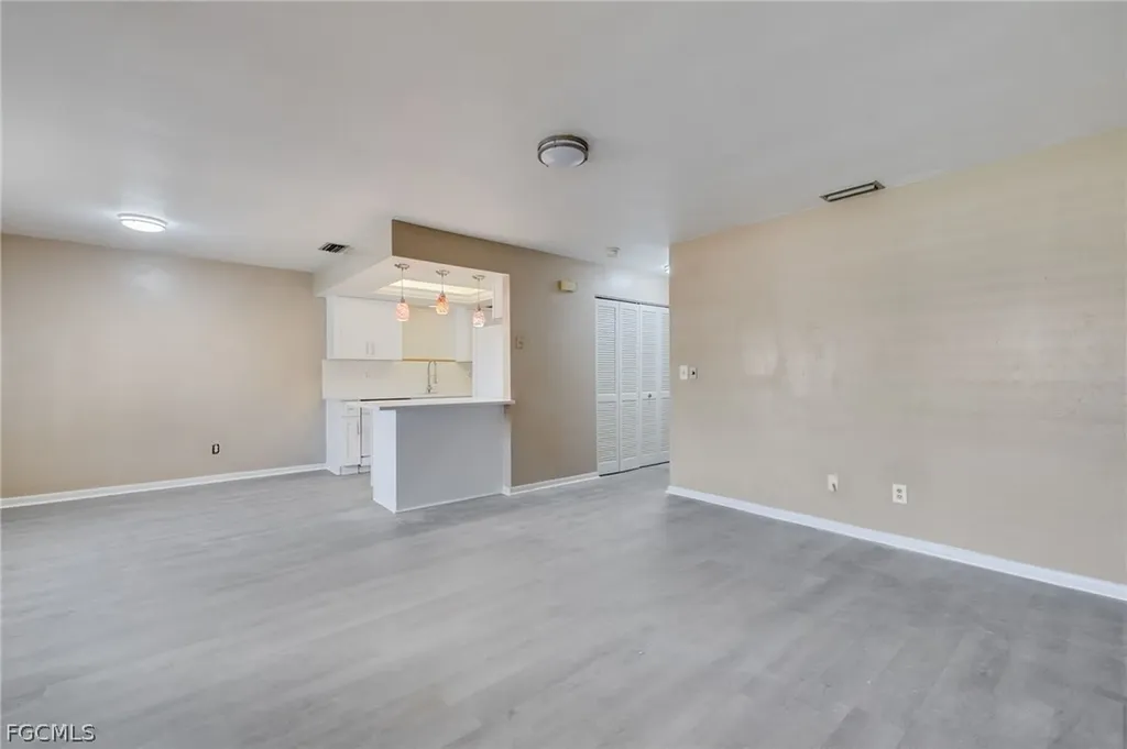 1113 Cape Coral Parkway W Cape Coral FL 33914