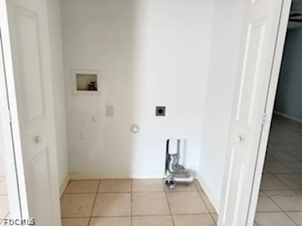 1817 Santa Barbara Boulevard Cape Coral FL 33991