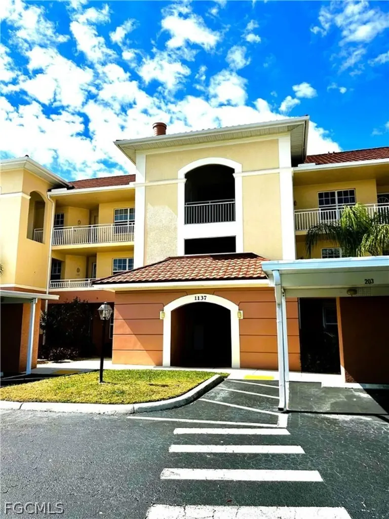 1137 Van Loon Commons Circle Cape Coral FL 33909