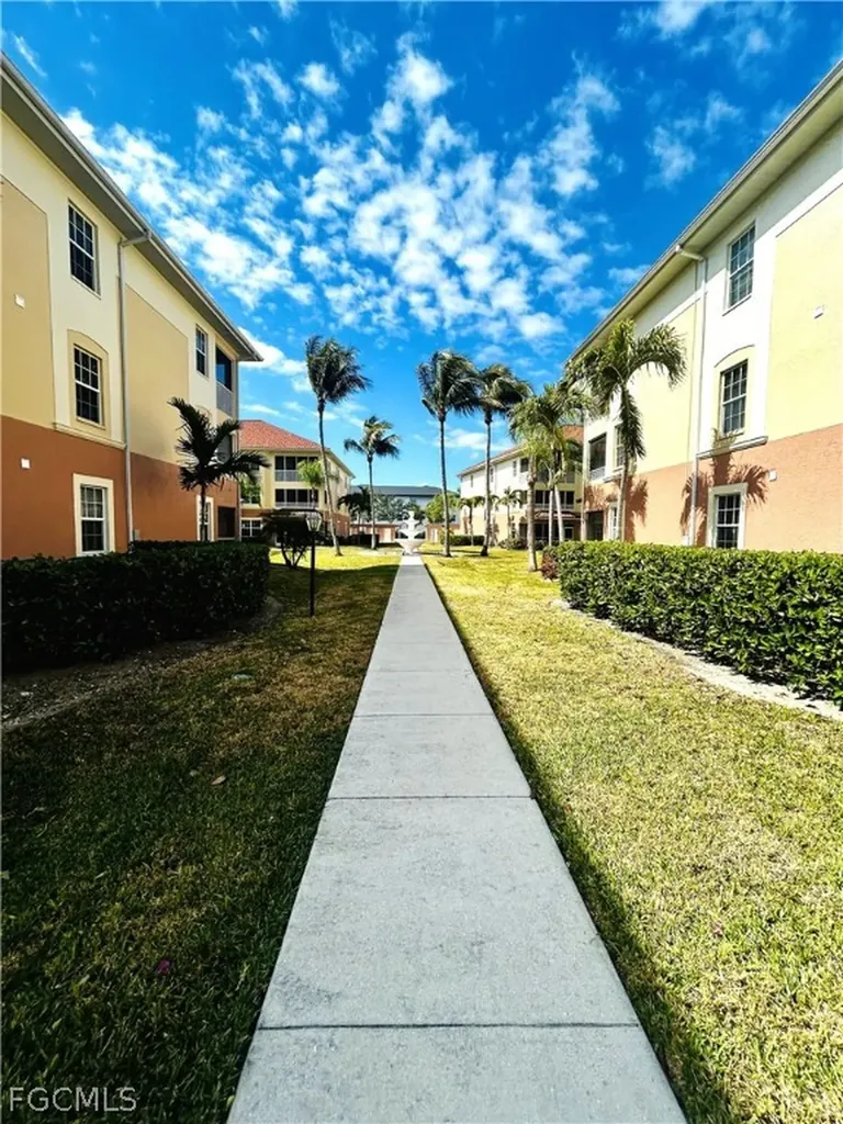 1137 Van Loon Commons Circle Cape Coral FL 33909