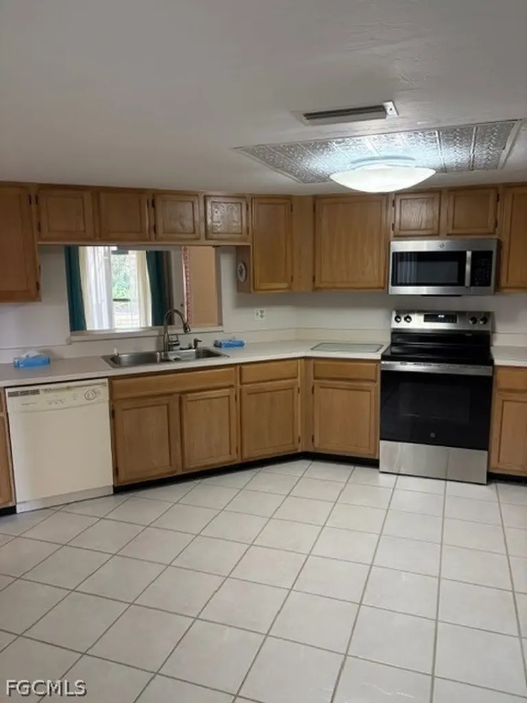 9627 Eaton Gardens Lane Fort Myers FL 33919