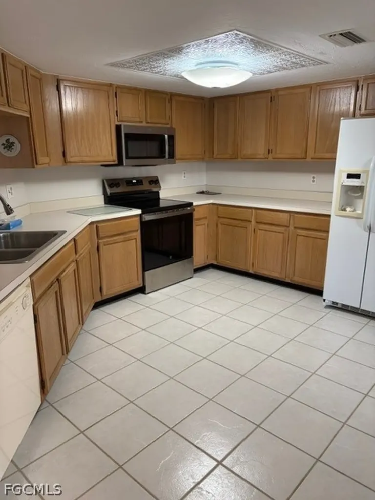 9627 Eaton Gardens Lane Fort Myers FL 33919