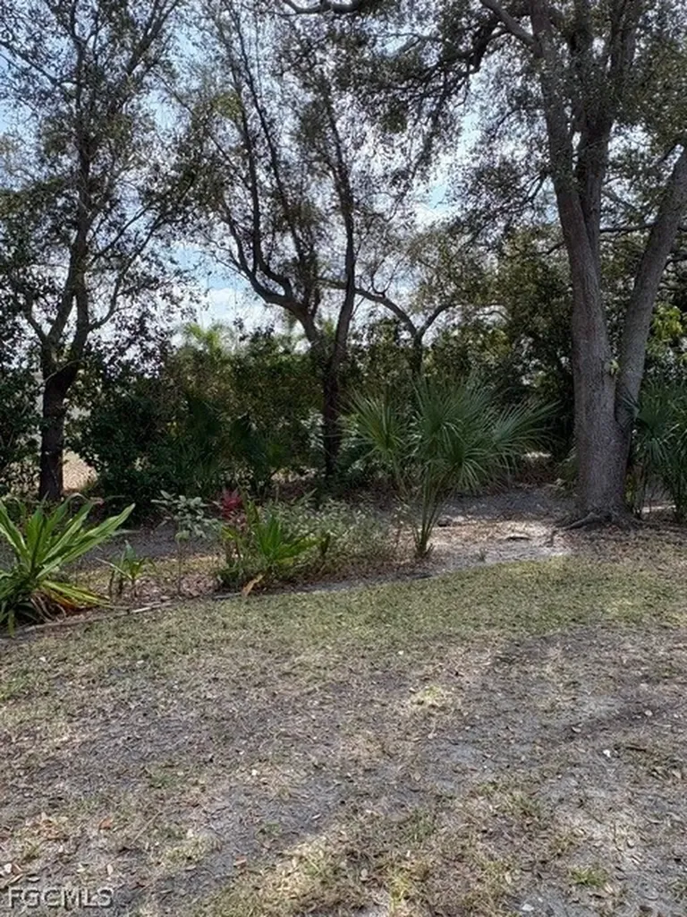 9627 Eaton Gardens Lane Fort Myers FL 33919