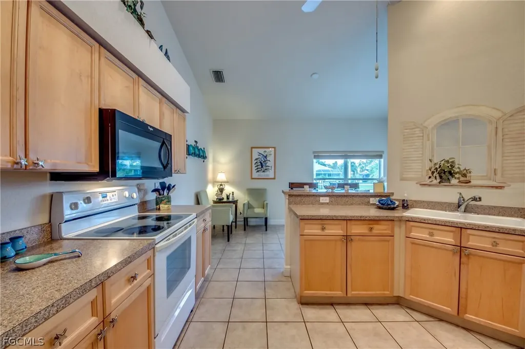 5244 Willow Court Cape Coral FL 33904