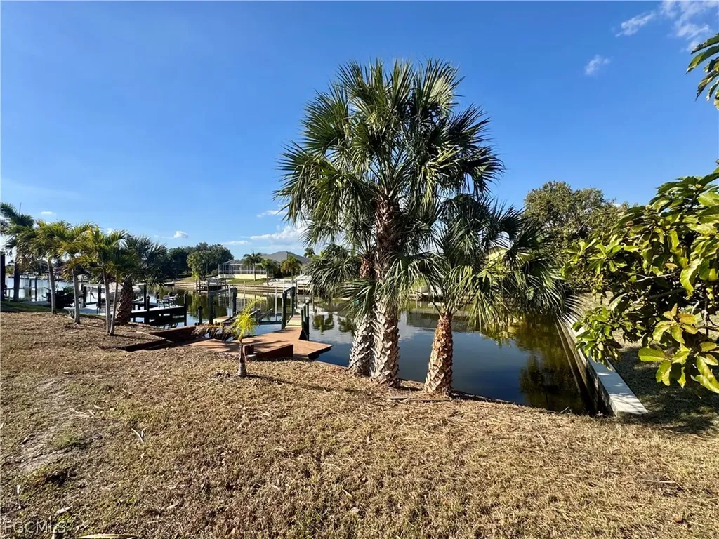 819 SE 33rd Terrace Cape Coral FL 33904