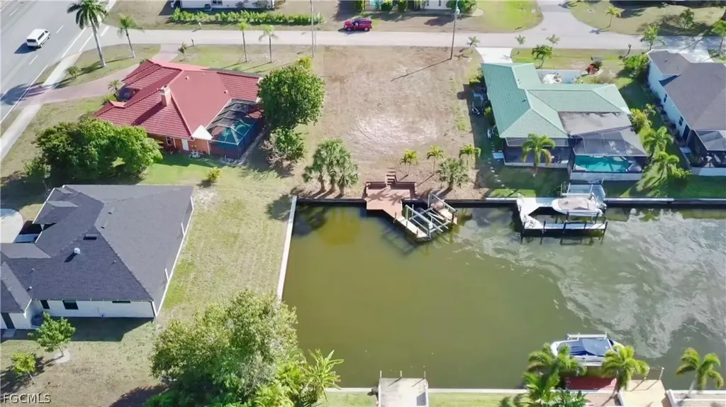 819 SE 33rd Terrace Cape Coral FL 33904