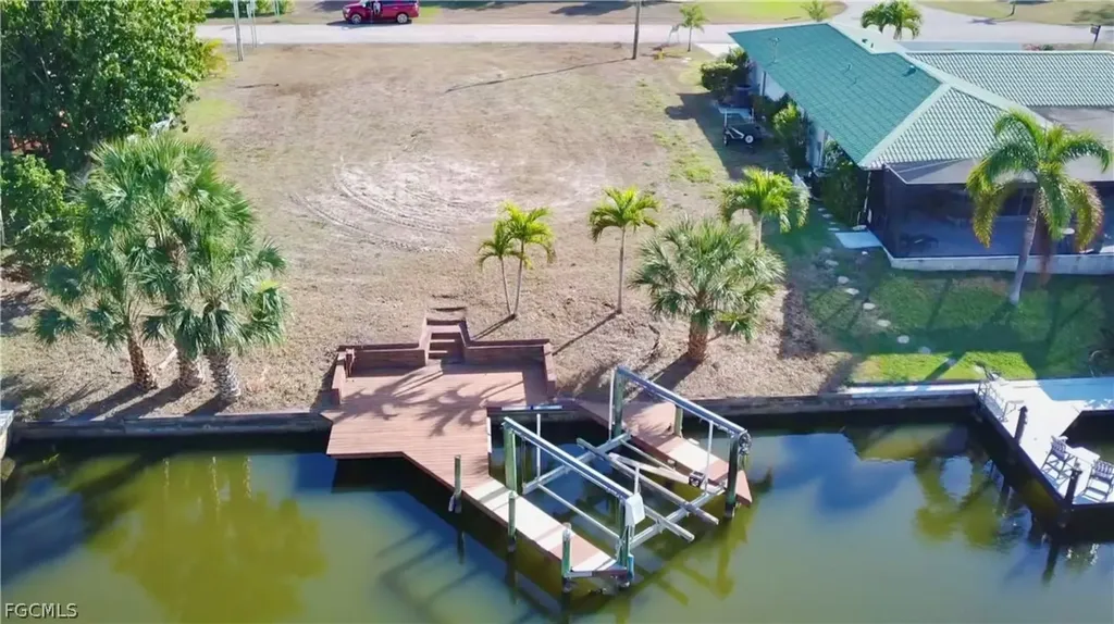819 SE 33rd Terrace Cape Coral FL 33904