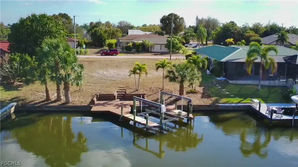 819 SE 33rd Terrace Cape Coral FL 33904