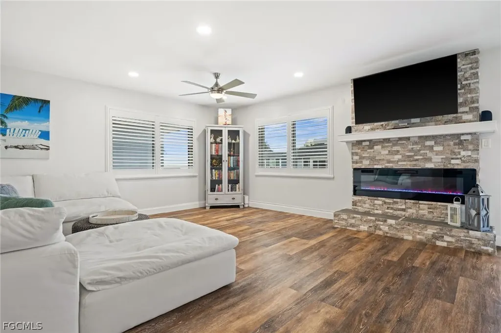 3364 N Key Drive North Fort Myers FL 33903